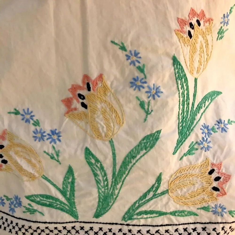 Harmony House Embroidered Tulips Pillow Cases VTG Pair Pale Green Cotton 30x20